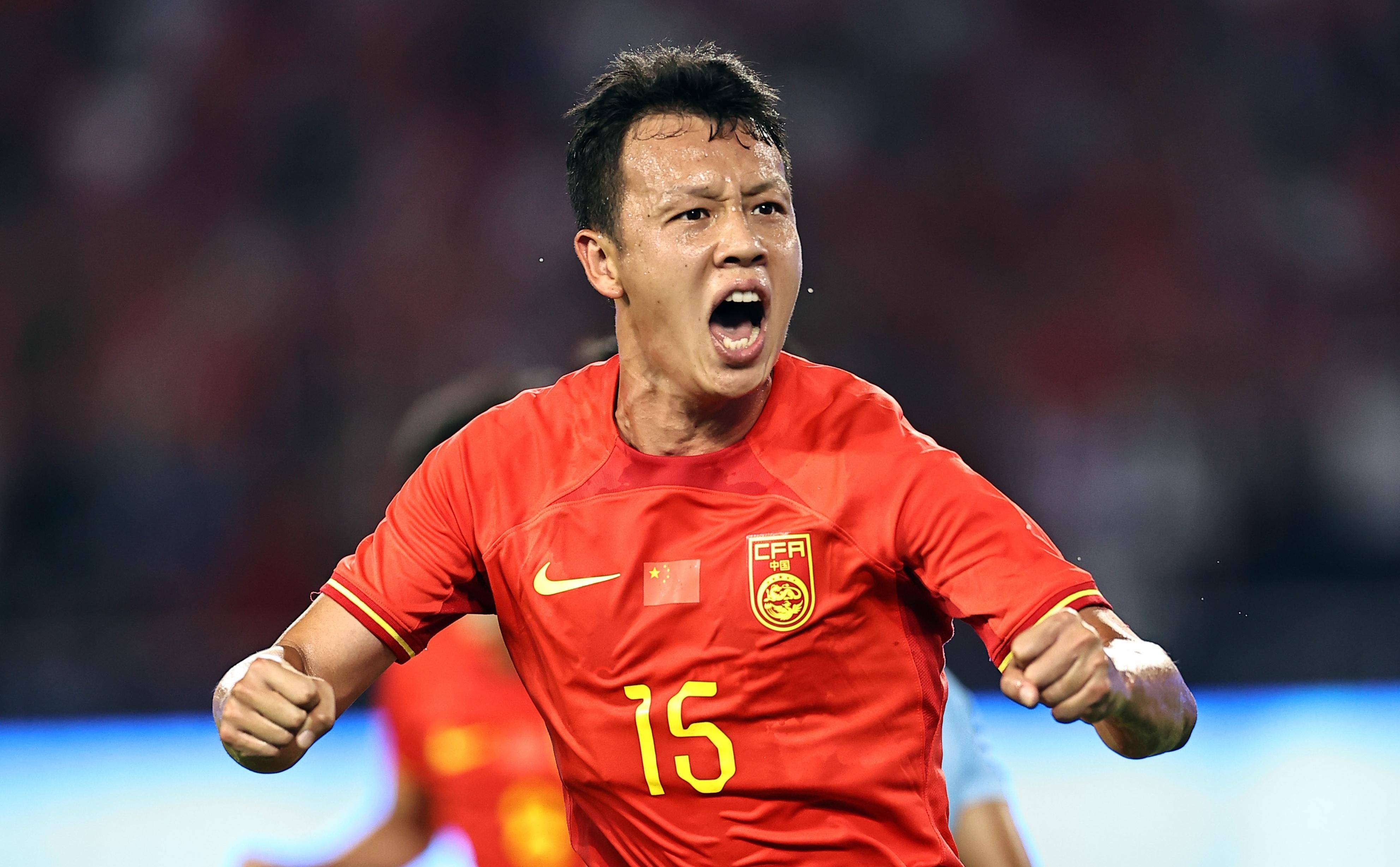 国内足球联赛球队表现获得一致好评