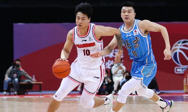 包含广东宏远豪取七连胜，确保积分榜第一名的词条