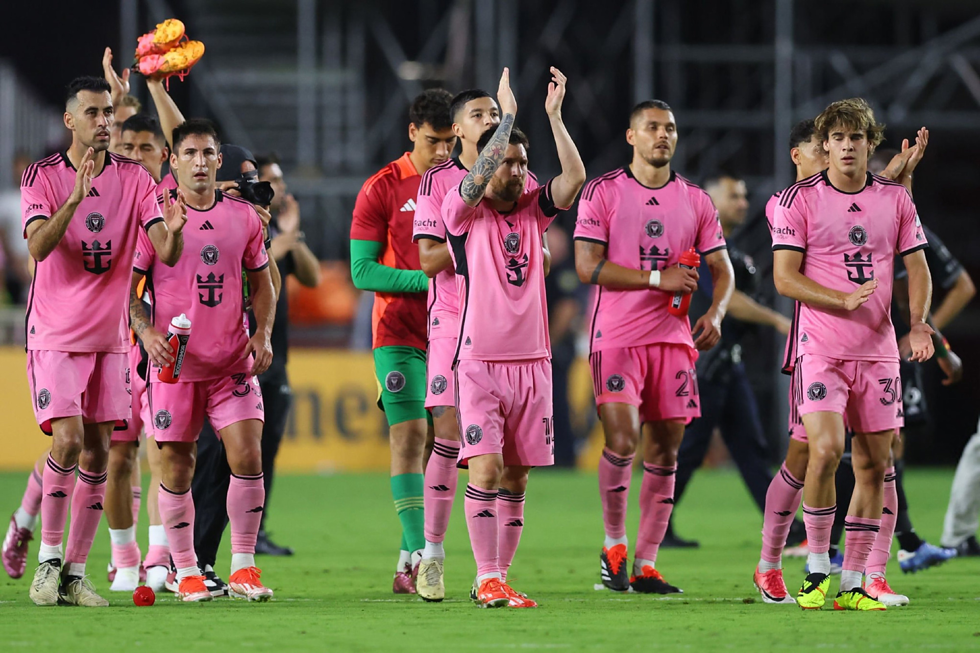 布鲁日新秀令人刮目相看，表现出色迅速融入球队的简单介绍