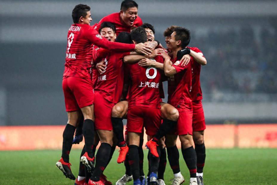 上港冲击中超亚军，豪取连胜