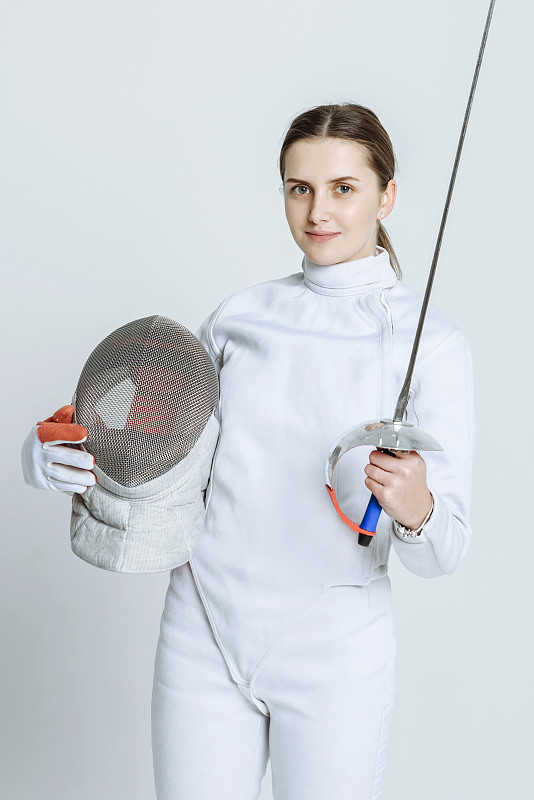 新西兰击剑运动员技压群雄，荣耀加身