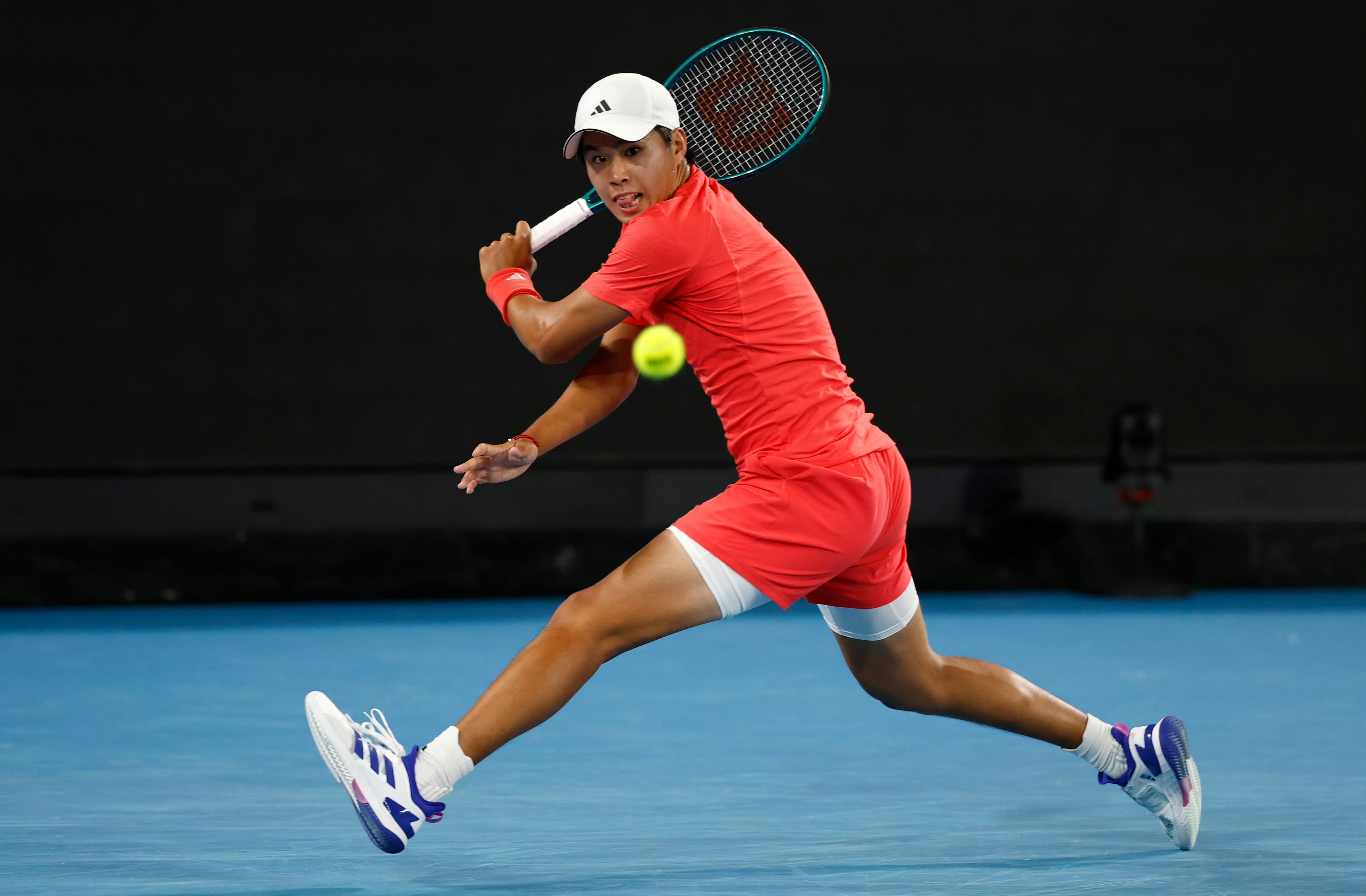 英国网球队力克澳大利亚网球队，梅德韦杰夫统治全场