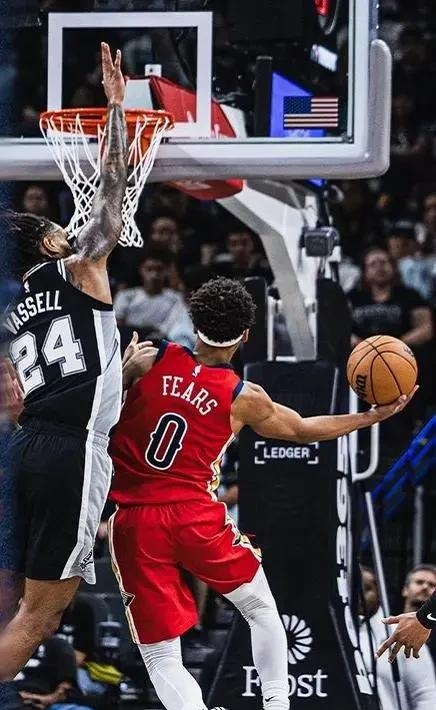 鹈鹕逆转福建队,福克斯惊艳四座 鹈鹕逆转福建队,福克斯惊艳四座